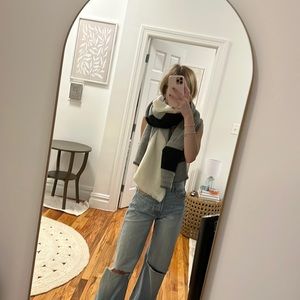 Cozy, never worn oversized scarf 🧣